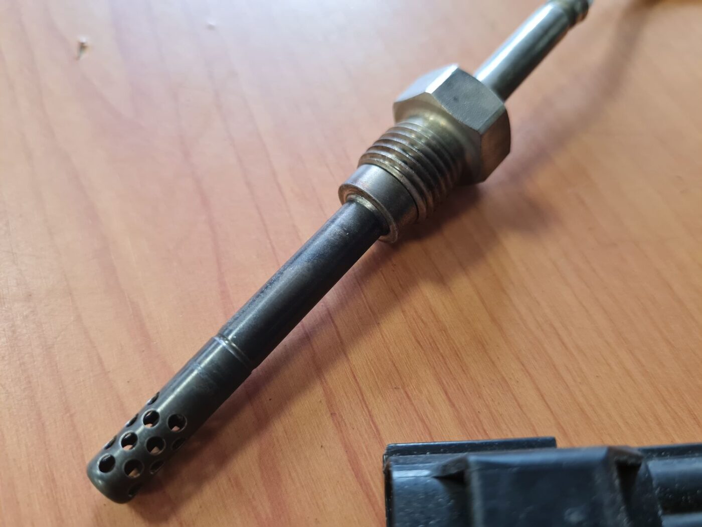 Izplūdes gāzu temperatūras devējs priekš VOLVO S80 2007 Black 8 Izplūdes gāzu temperatūras devējs priekš VOLVO S80 2007 Black