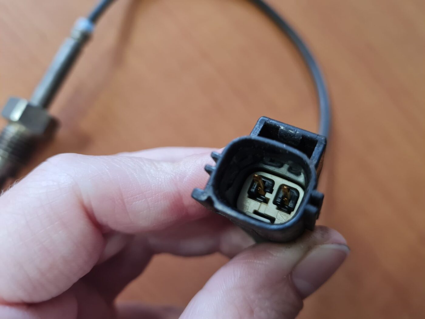 Izplūdes gāzu temperatūras devējs priekš VOLVO S80 2007 Black 6 Izplūdes gāzu temperatūras devējs priekš VOLVO S80 2007 Black