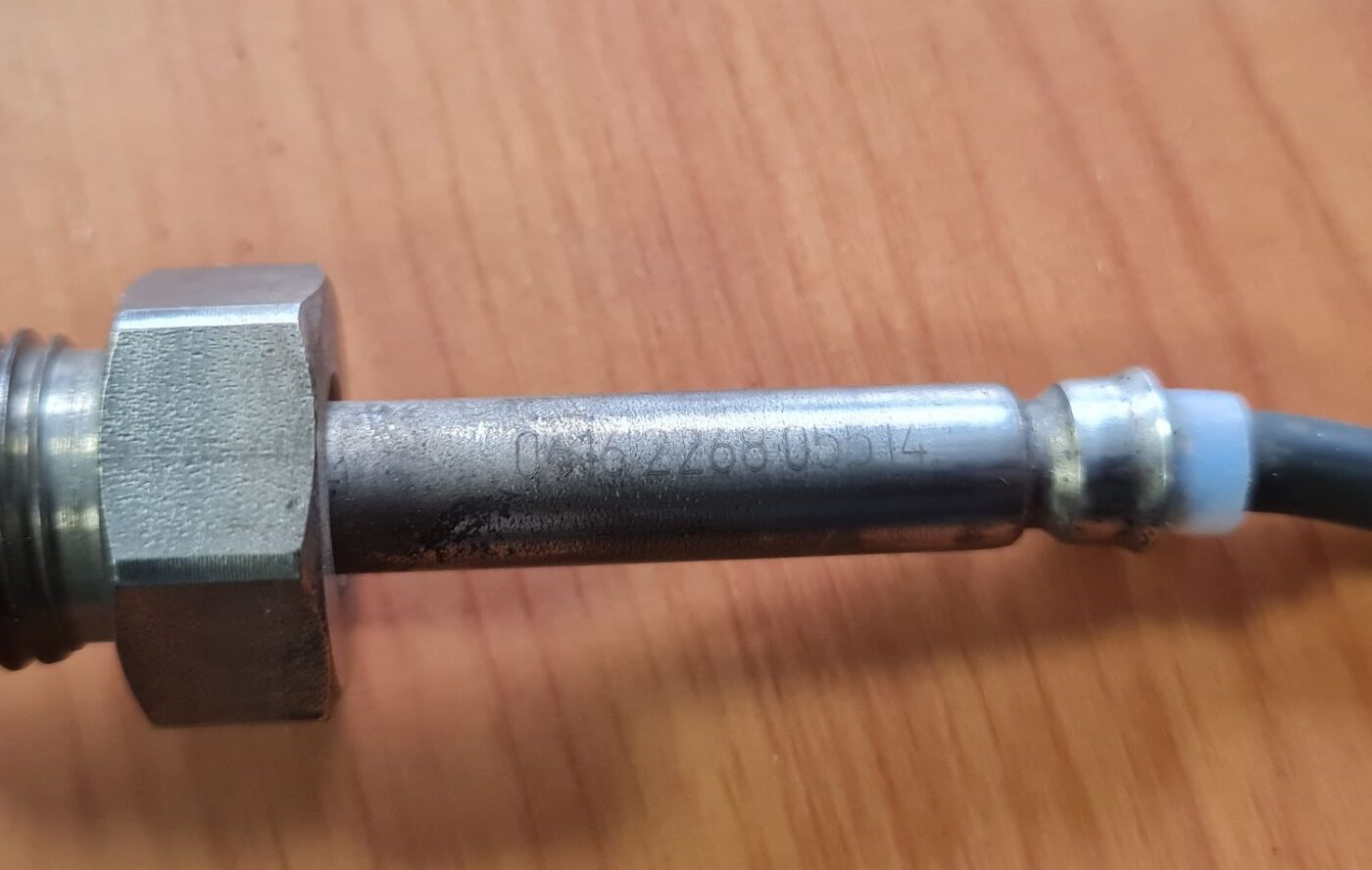 Izplūdes gāzu temperatūras devējs priekš VOLVO S80 2007 Black 4 Izplūdes gāzu temperatūras devējs priekš VOLVO S80 2007 Black