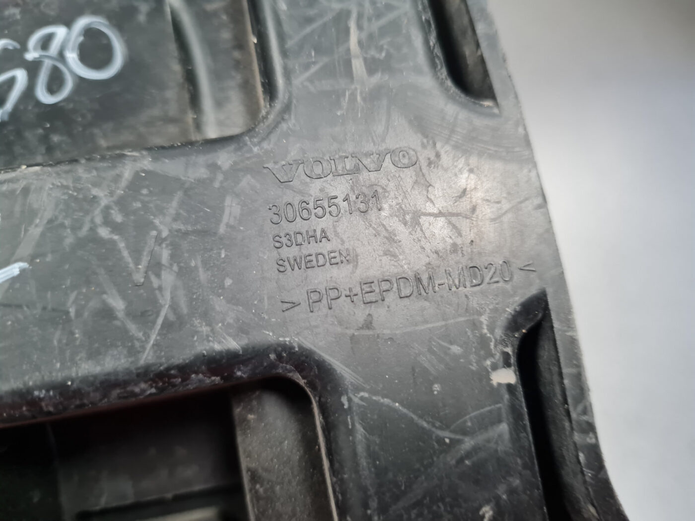 Aizmugurēja bufera kronšteins priekš VOLVO S80 2007 Black 3 Aizmugurēja bufera kronšteins priekš VOLVO S80 2007 Black