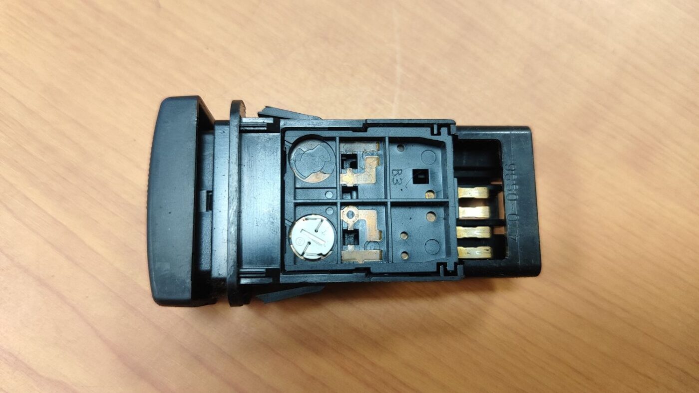 ESP poga priekš MAZDA 6 2006 4 ESP poga priekš MAZDA 6 2006