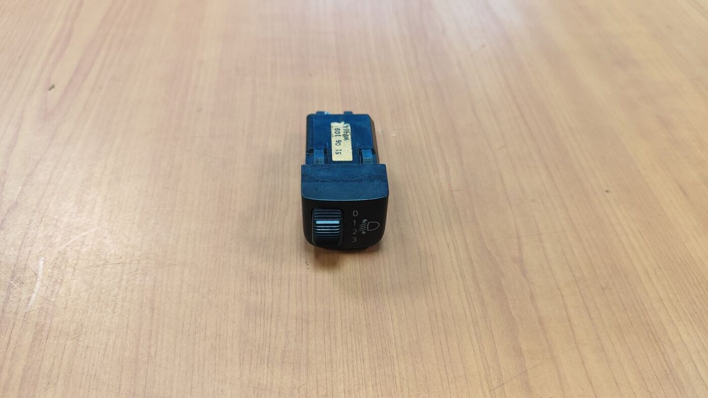 Lukturu augstuma regulēšanas poga priekš SAAB 9-5 1999 1 Lukturu augstuma regulēšanas poga priekš SAAB 9-5 1999