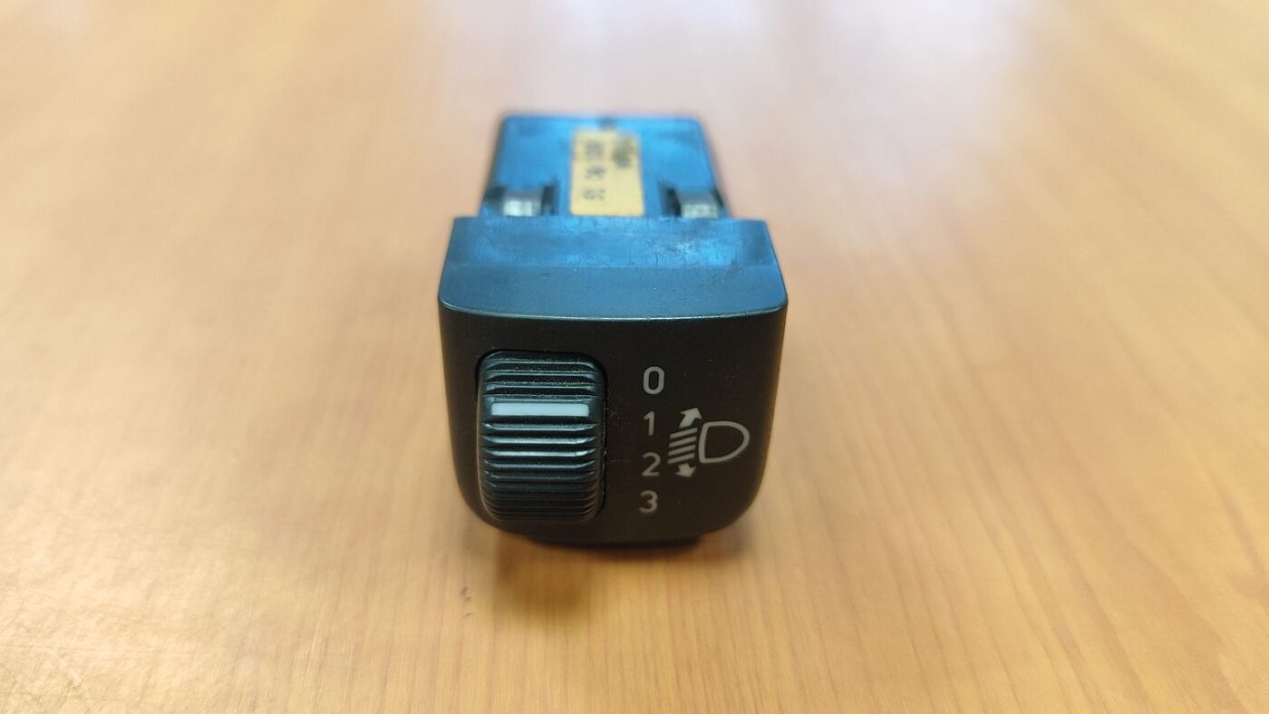 Lukturu augstuma regulēšanas poga priekš SAAB 9-5 1999 2 Lukturu augstuma regulēšanas poga priekš SAAB 9-5 1999