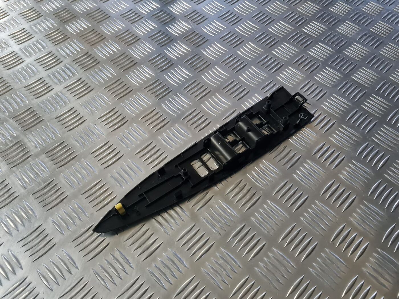 Durvju apdares uzlika priekš TOYOTA AVENSIS 2010 4 Durvju apdares uzlika priekš TOYOTA AVENSIS 2010