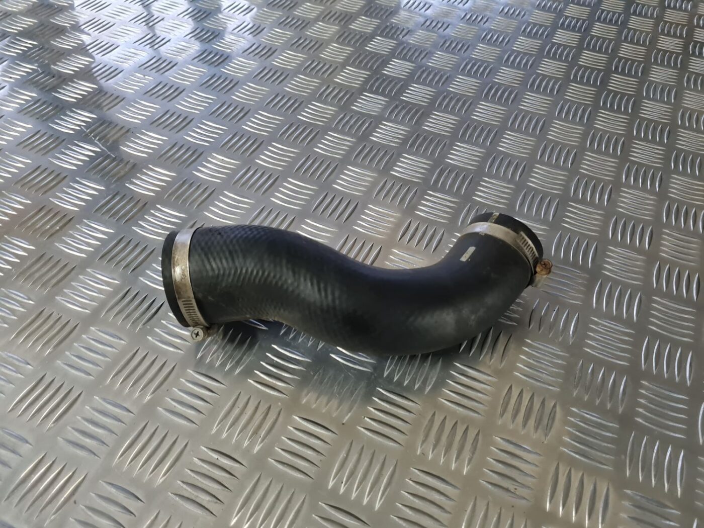 Interkulera caurule priekš TOYOTA AVENSIS 2010