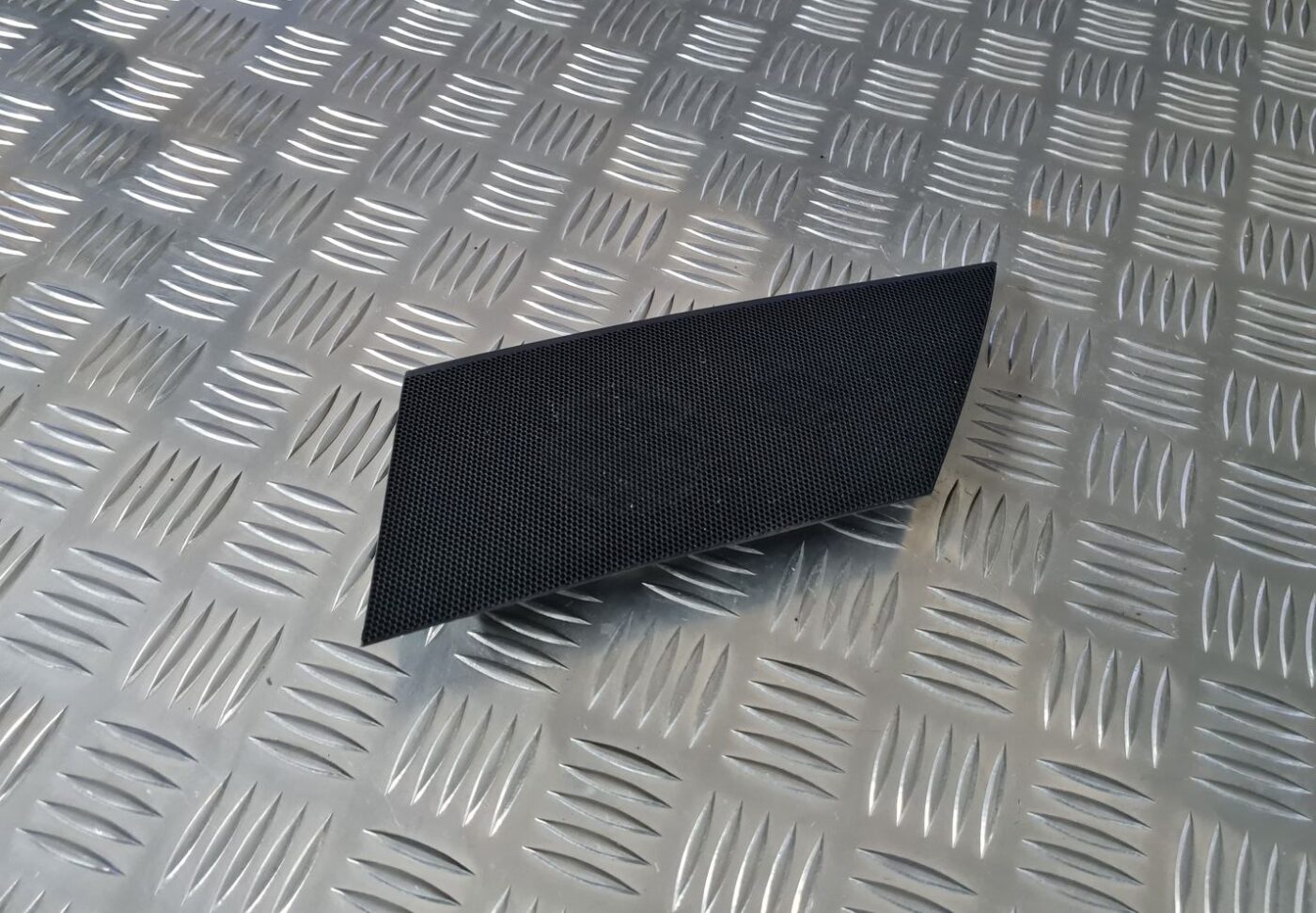 Mērinstrumentu paneļa skaļruņa apdare priekš TOYOTA AVENSIS 2010