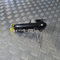 Priekšējāis kreisais durvju rokturis priekš TOYOTA AVENSIS 2010