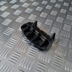 Aizmugurēja bufera kronšteins priekš TOYOTA AVENSIS 2010