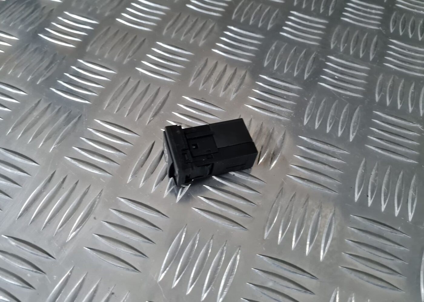 USB/AUX adapteris priekš TOYOTA AVENSIS 2010