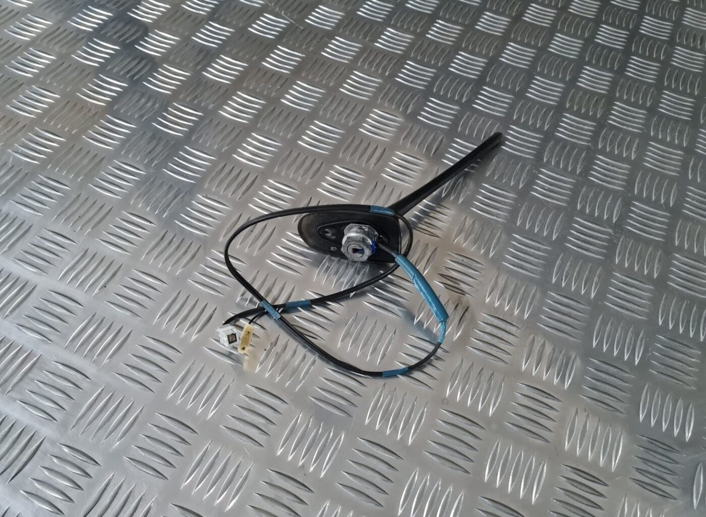 Jumta antena priekš TOYOTA AVENSIS 2010