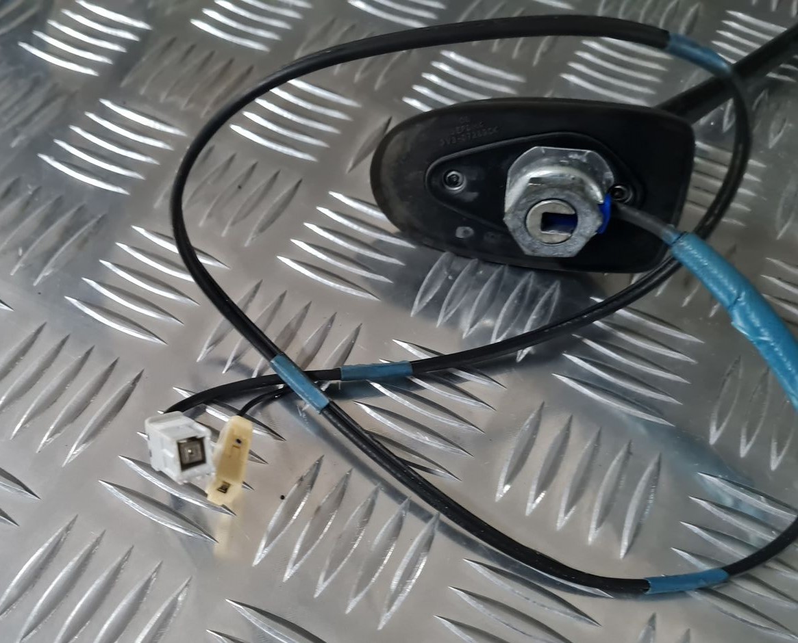 Jumta antena priekš TOYOTA AVENSIS 2010