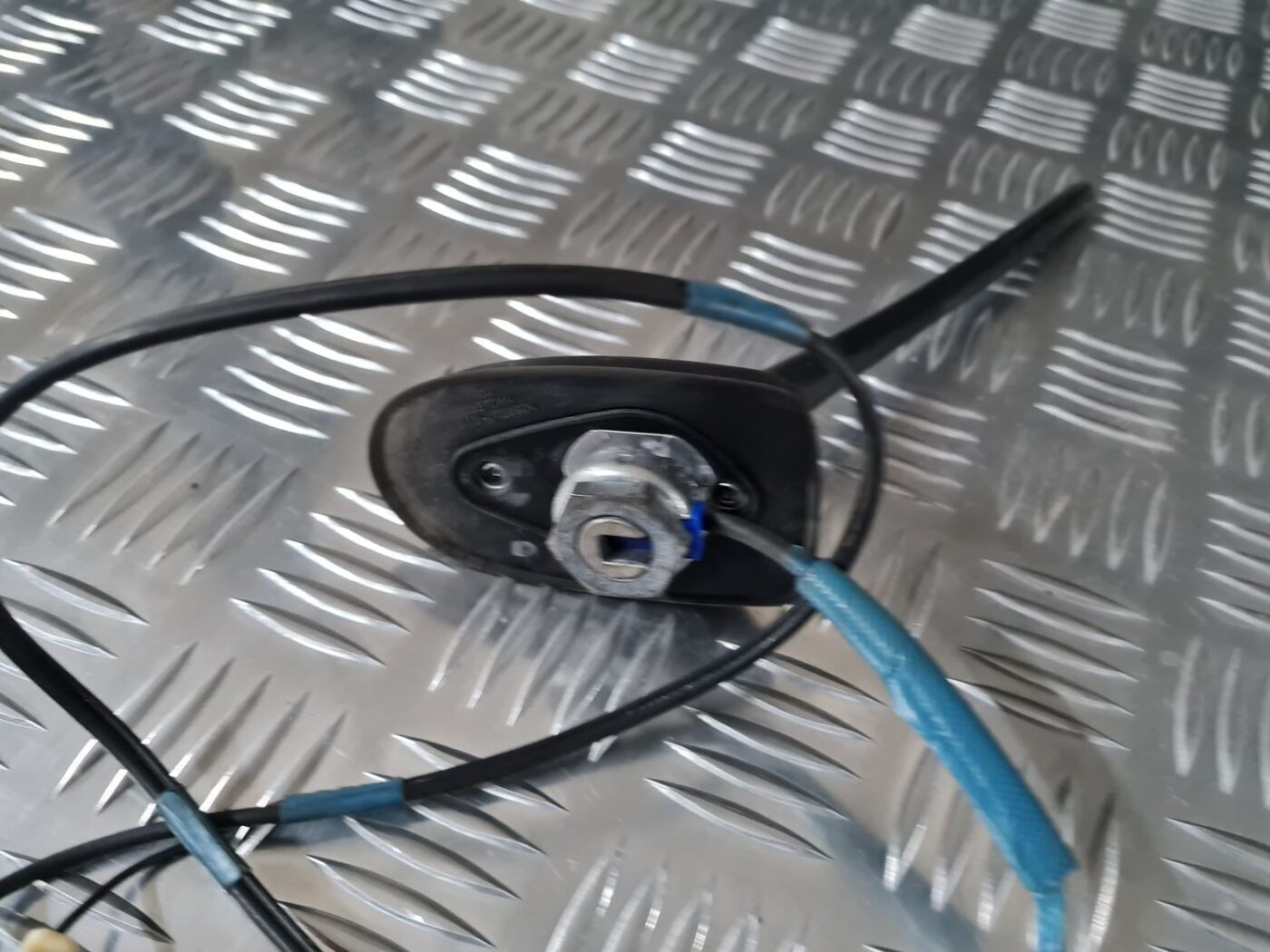 Jumta antena priekš TOYOTA AVENSIS 2010