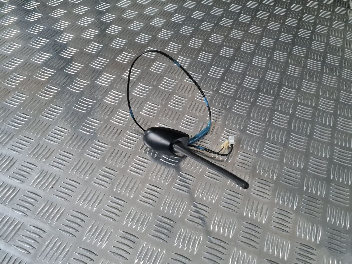 Jumta antena priekš TOYOTA AVENSIS 2010