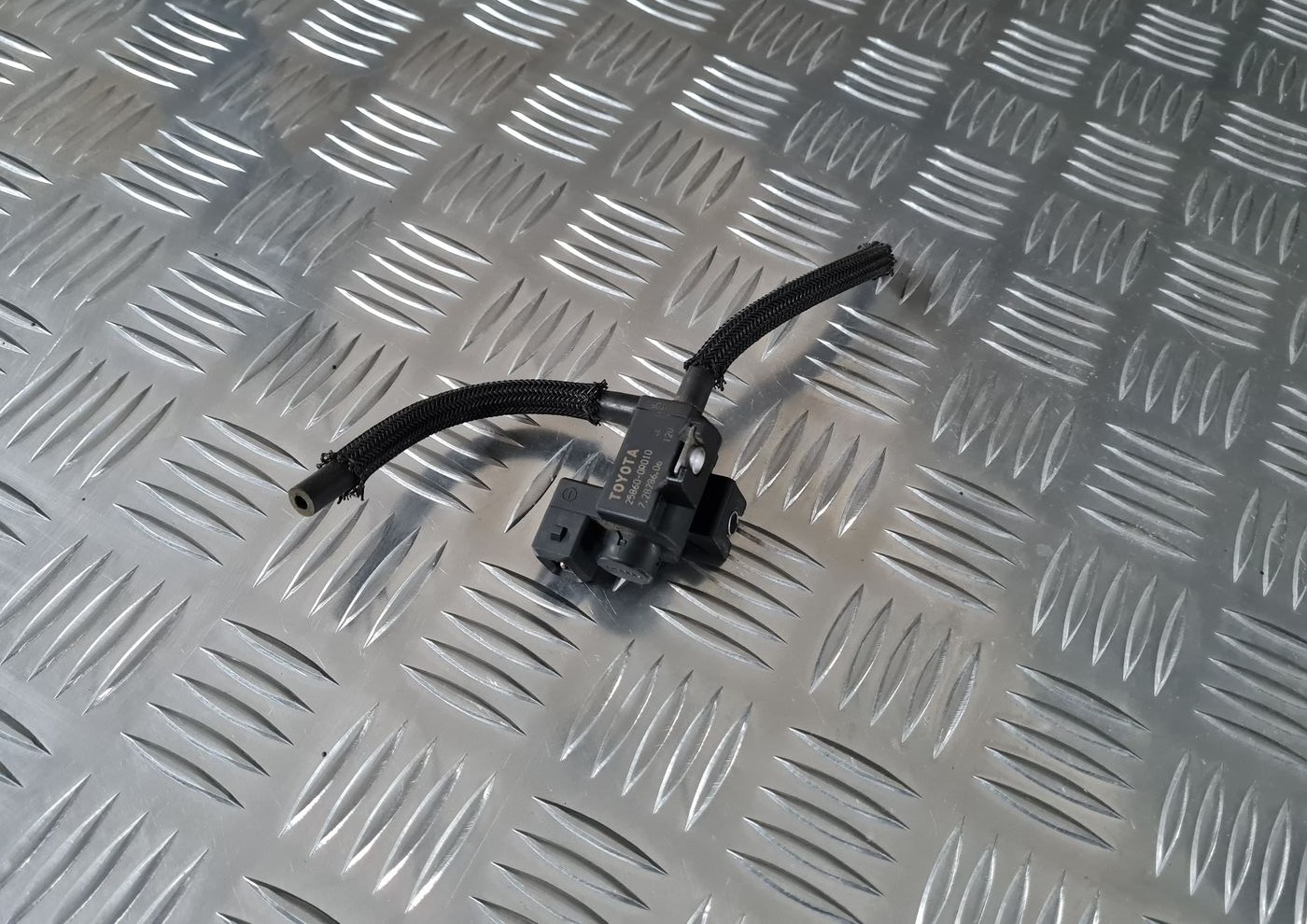 Izplūdes solenoīda vārsts priekš TOYOTA AVENSIS 2010 1 Izplūdes solenoīda vārsts priekš TOYOTA AVENSIS 2010