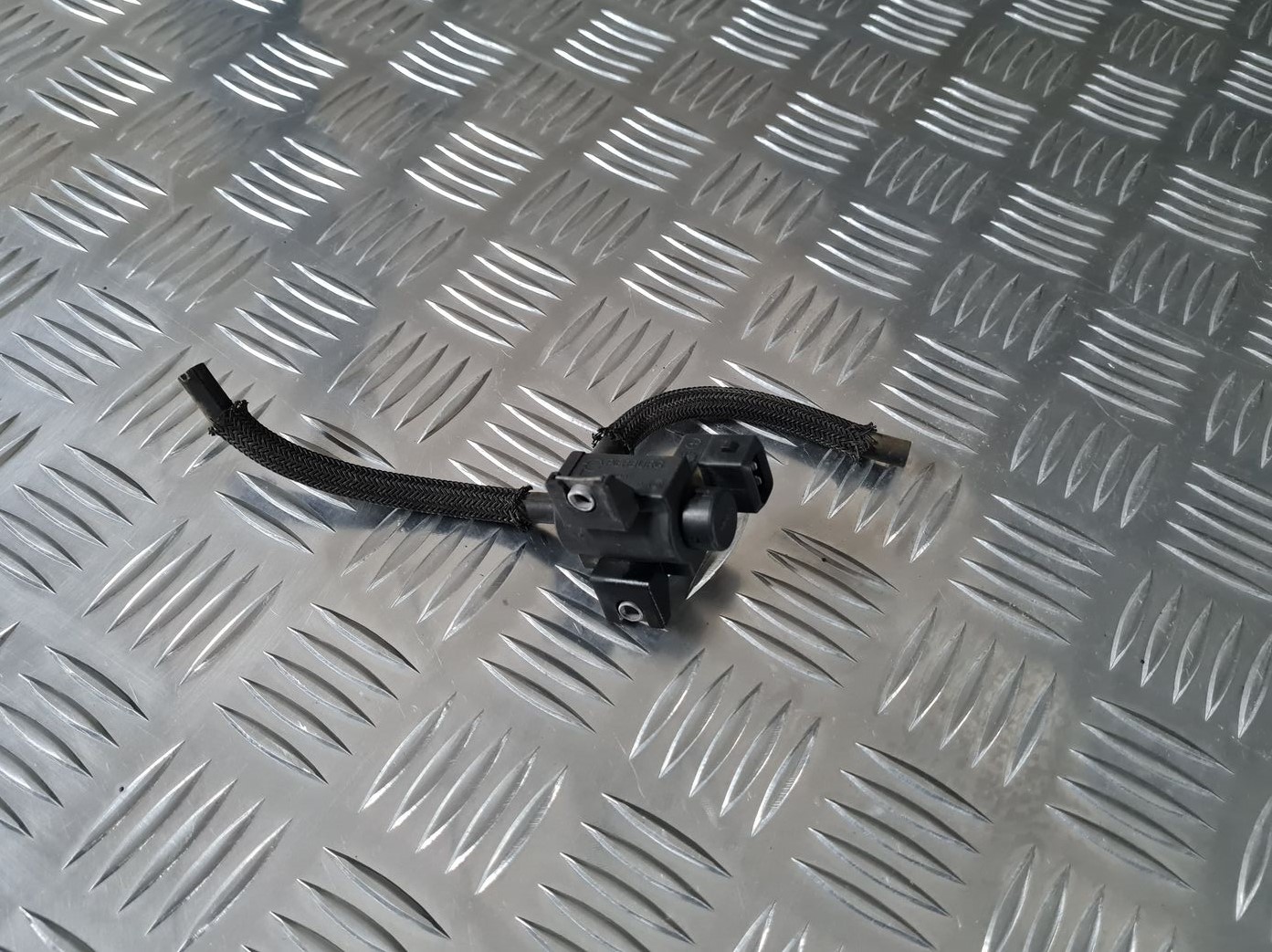 Izplūdes solenoīda vārsts priekš TOYOTA AVENSIS 2010 4 Izplūdes solenoīda vārsts priekš TOYOTA AVENSIS 2010