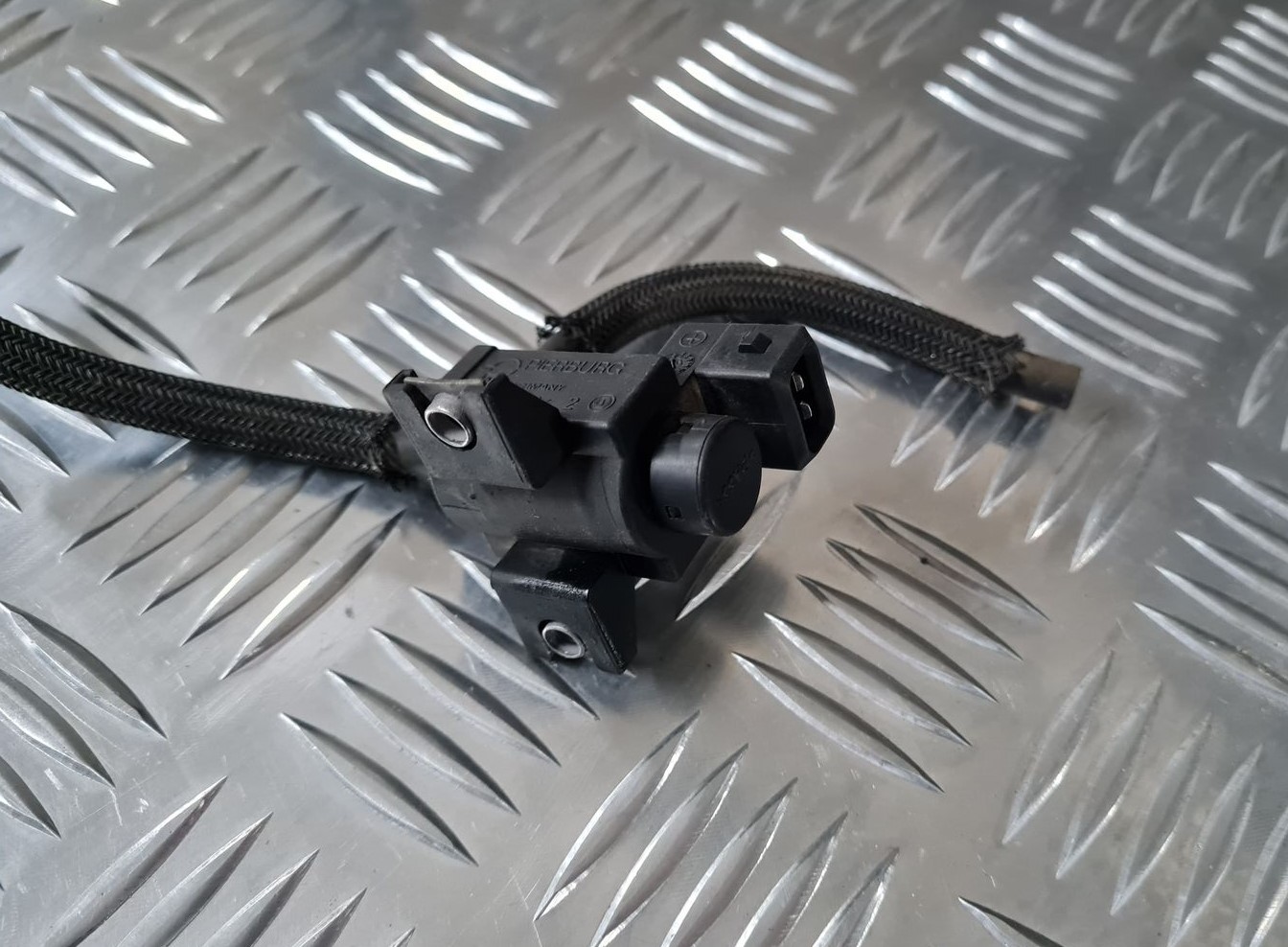 Izplūdes solenoīda vārsts priekš TOYOTA AVENSIS 2010 3 Izplūdes solenoīda vārsts priekš TOYOTA AVENSIS 2010