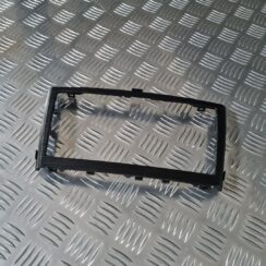 Automašīnas radio dekoratīva uzlika priekš TOYOTA AVENSIS 2010