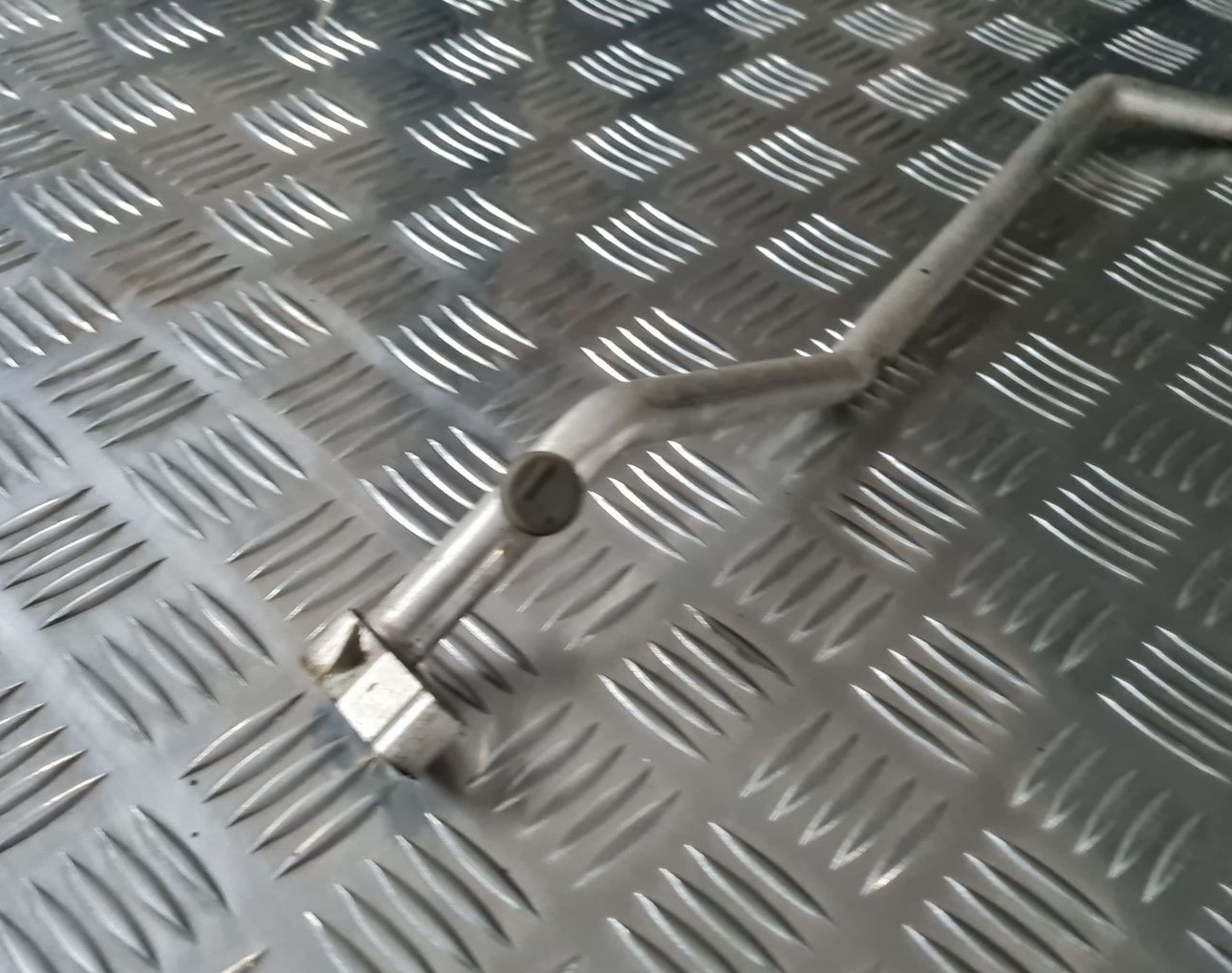 Gaisa kondicioniera galvenā caurule priekš TOYOTA AVENSIS 2010