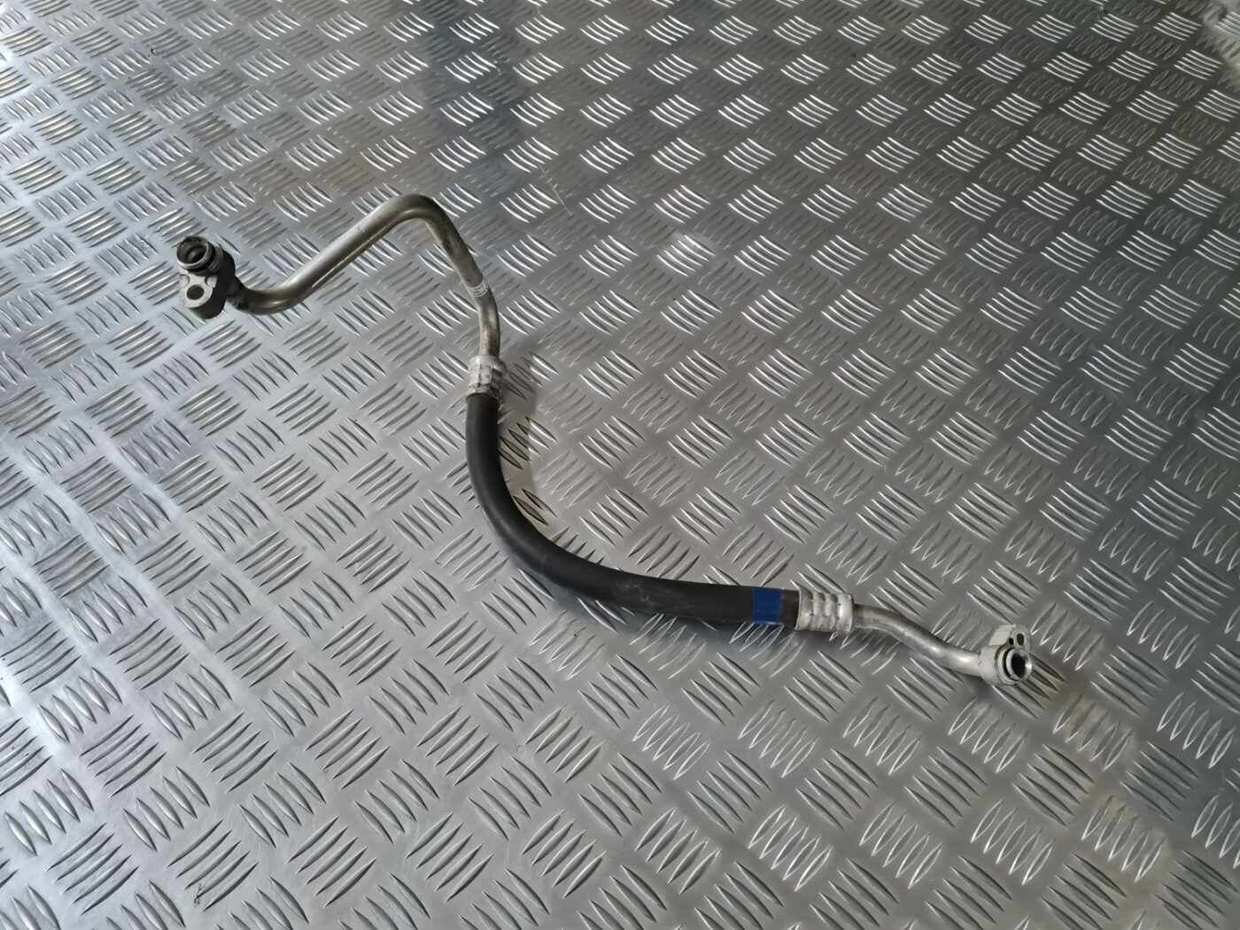 Gaisa kondicioniera caurule priekš TOYOTA AVENSIS 2010 1 Gaisa kondicioniera caurule priekš TOYOTA AVENSIS 2010