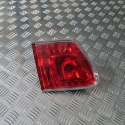 Bagāžnieka vāka kreisais lukturis priekš TOYOTA AVENSIS 2010