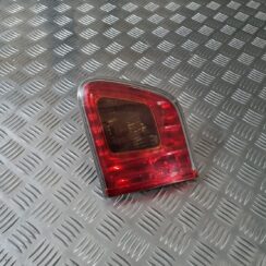 Bagāžnieka vāka labais lukturis priekš TOYOTA AVENSIS 2010