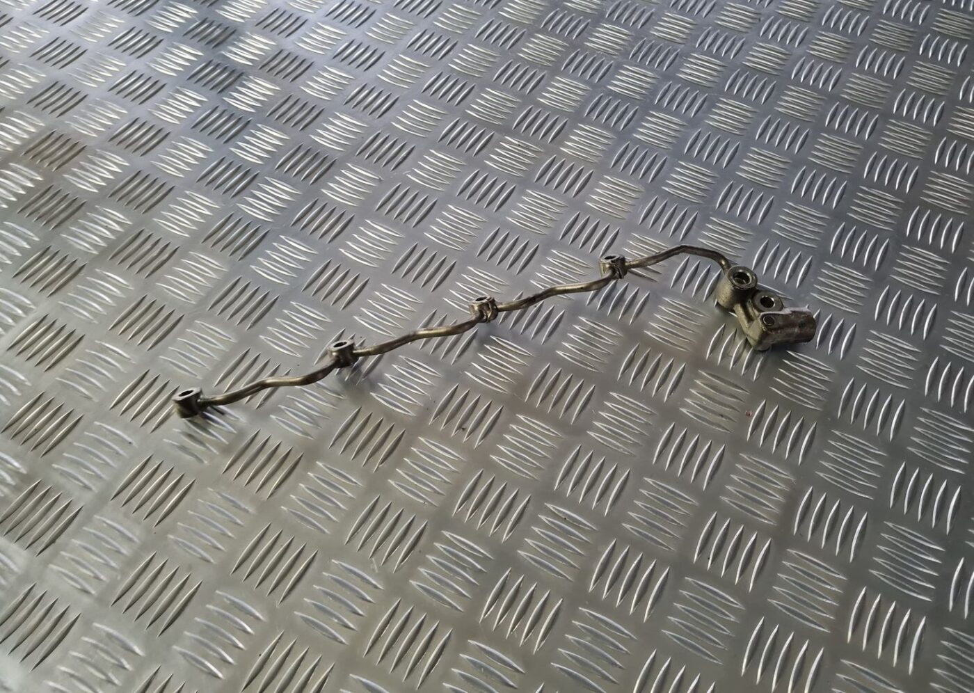 Degvielas atgriešanas caurule priekš TOYOTA AVENSIS 2010