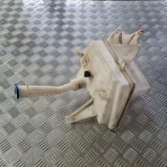 Mazgātāja šķidruma tvertne priekš TOYOTA AVENSIS 2010