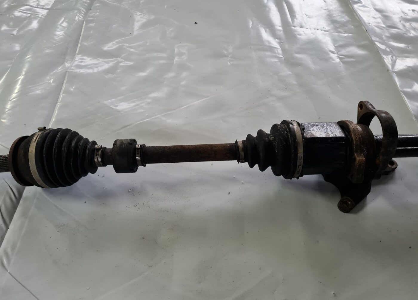 Pusass priekšēja labā priekš TOYOTA AVENSIS 2010