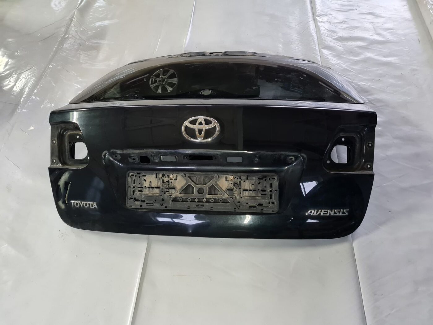 Bagāžnieka vāks priekš TOYOTA AVENSIS 2010 1 Bagāžnieka vāks priekš TOYOTA AVENSIS 2010