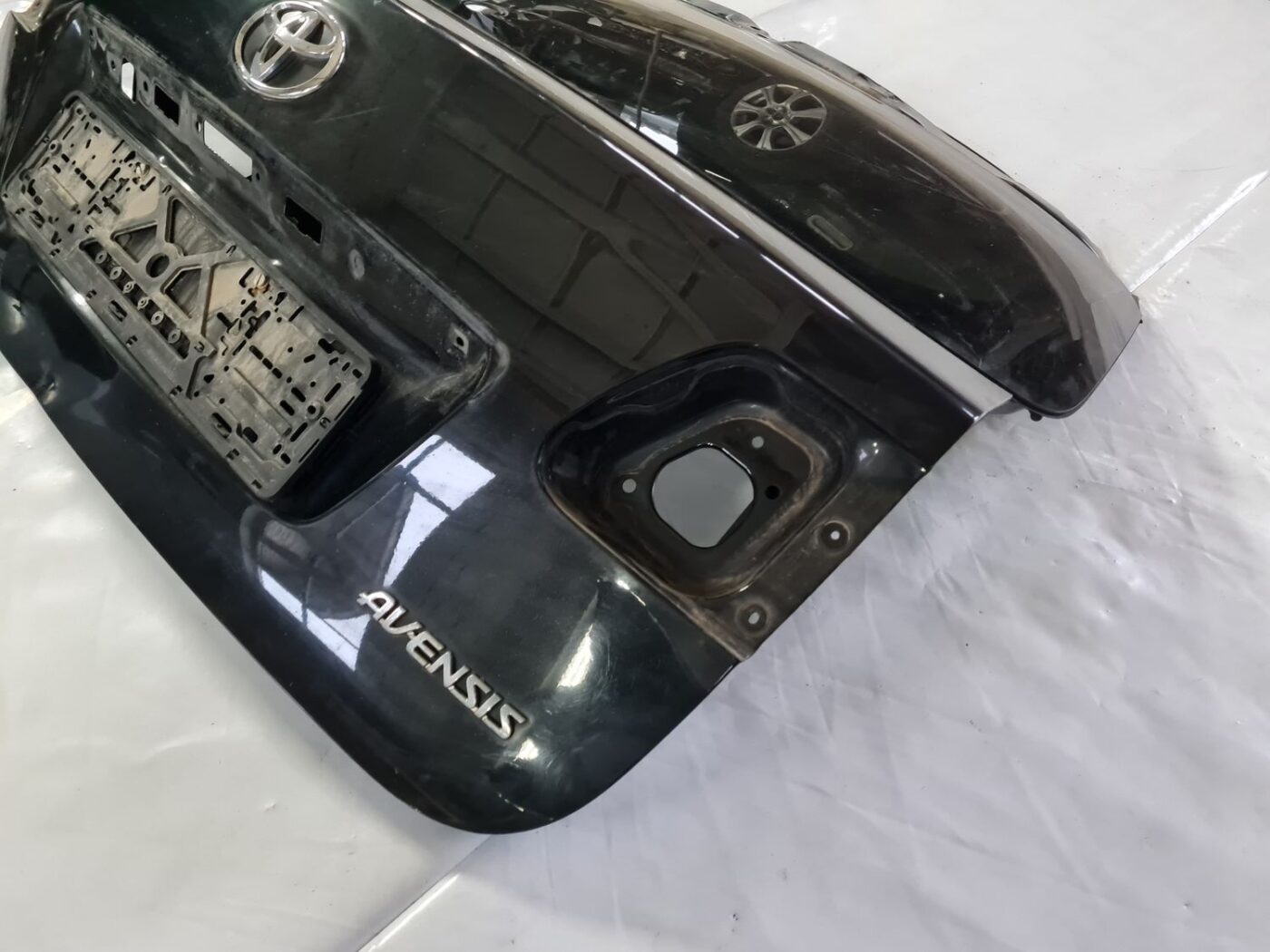 Bagāžnieka vāks priekš TOYOTA AVENSIS 2010 8 Bagāžnieka vāks priekš TOYOTA AVENSIS 2010