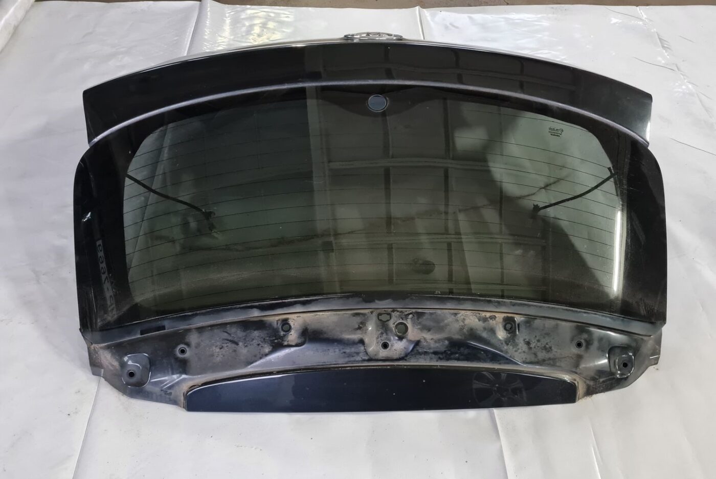 Bagāžnieka vāks priekš TOYOTA AVENSIS 2010 7 Bagāžnieka vāks priekš TOYOTA AVENSIS 2010