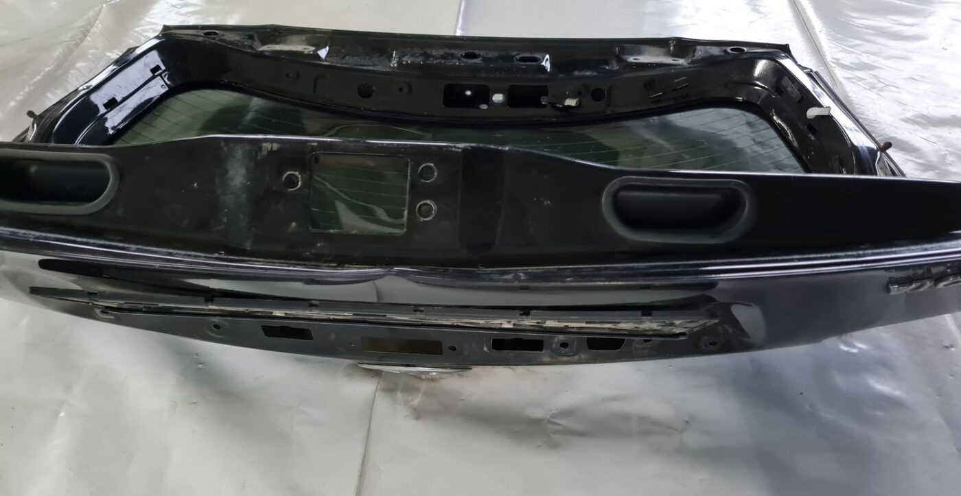 Bagāžnieka vāks priekš TOYOTA AVENSIS 2010 5 Bagāžnieka vāks priekš TOYOTA AVENSIS 2010