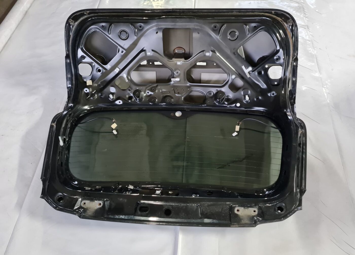 Bagāžnieka vāks priekš TOYOTA AVENSIS 2010 4 Bagāžnieka vāks priekš TOYOTA AVENSIS 2010