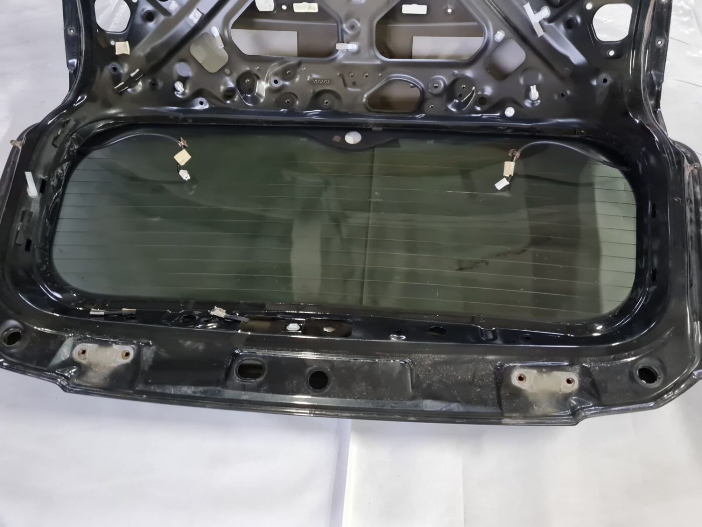 Bagāžnieka vāks priekš TOYOTA AVENSIS 2010 3 Bagāžnieka vāks priekš TOYOTA AVENSIS 2010