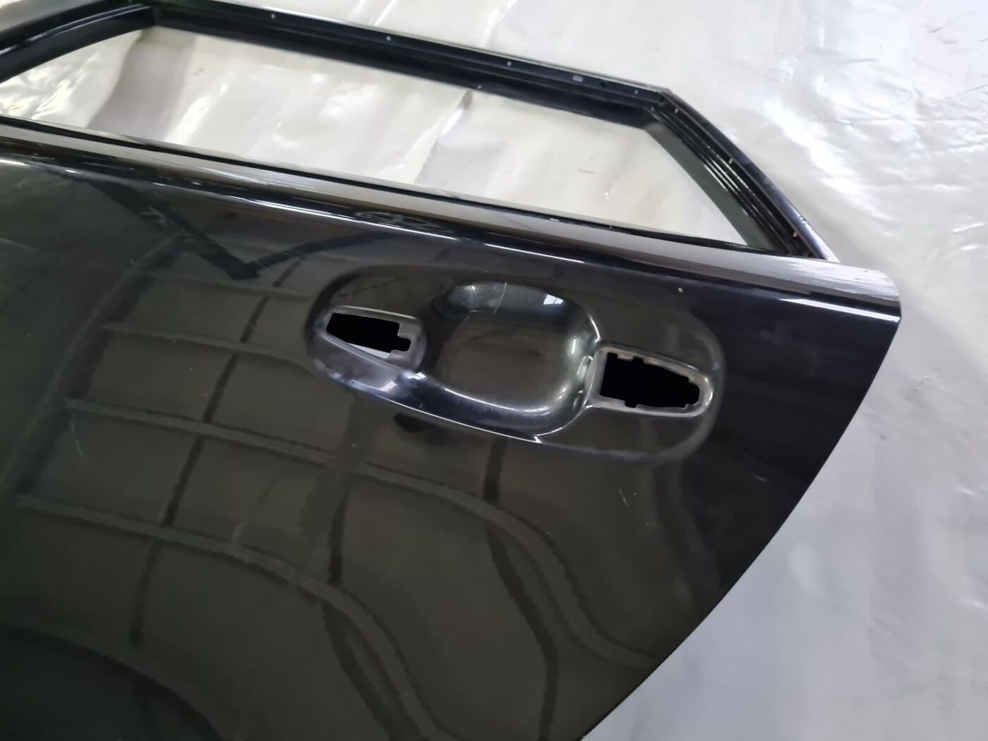 Aizmugurējās kreisās durvis priekš TOYOTA AVENSIS 2010