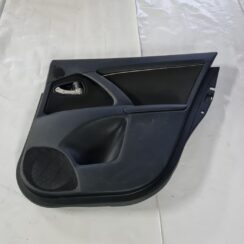 Aizmugurējo labo durvju apdare priekš TOYOTA AVENSIS 2010