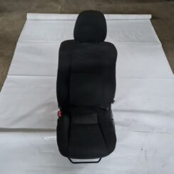 Priekšējais kreisais sēdeklis priekš TOYOTA AVENSIS 2010