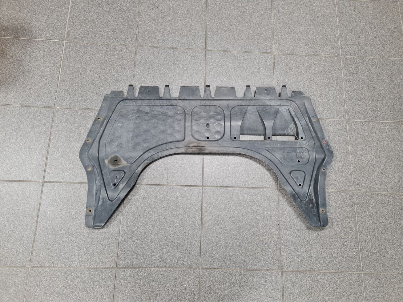 Dzinēja aizsargs priekš VW GOLF 5 2006 1 Dzinēja aizsargs priekš VW GOLF 5 2006