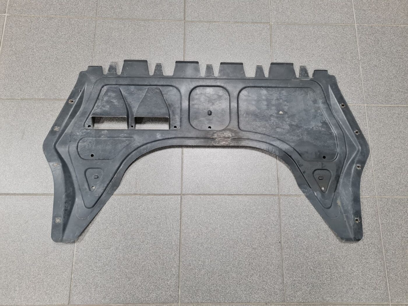 Dzinēja aizsargs priekš VW GOLF 5 2006 3 Dzinēja aizsargs priekš VW GOLF 5 2006