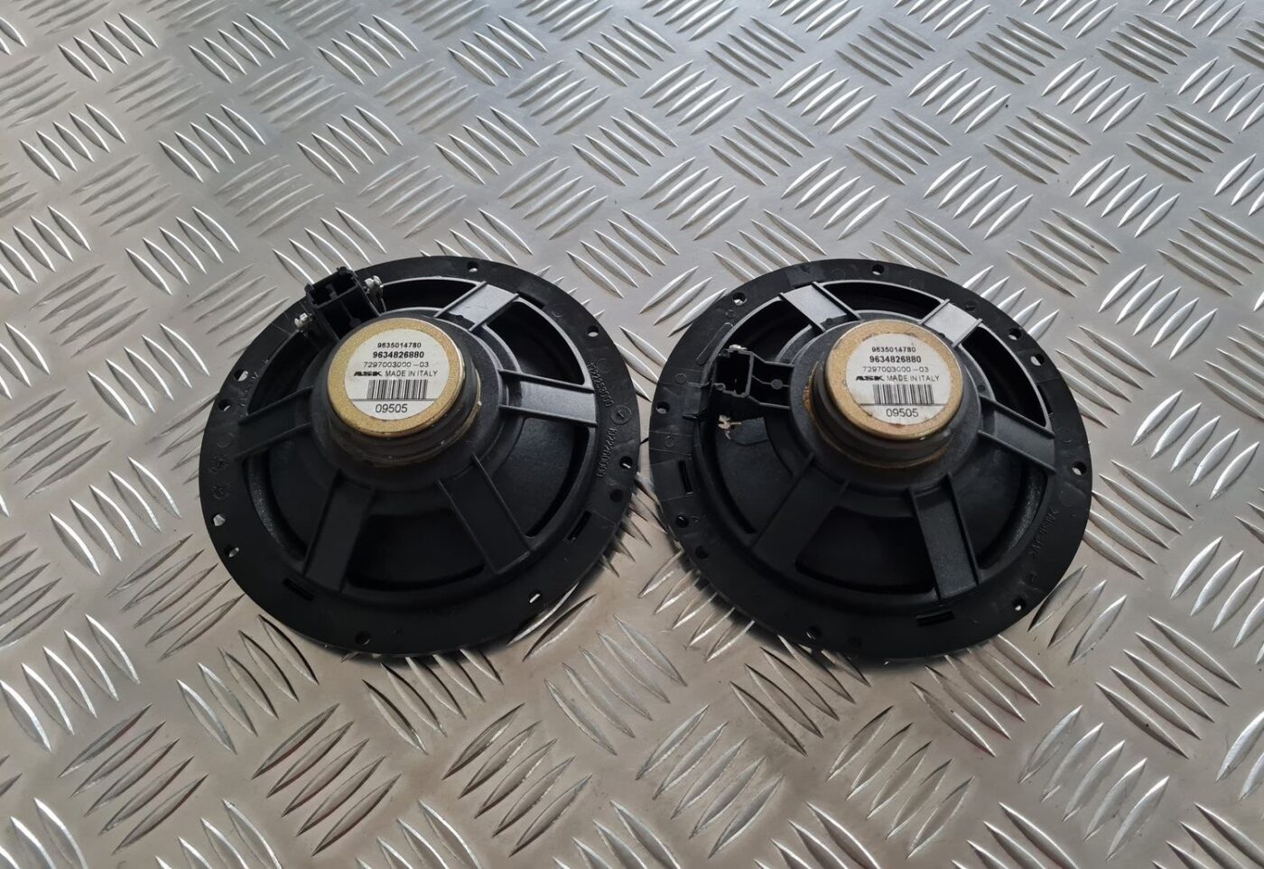 Durvju skaļrunis, apakšā priekš CITROEN C8 2005 4 Durvju skaļrunis, apakšā priekš CITROEN C8 2005