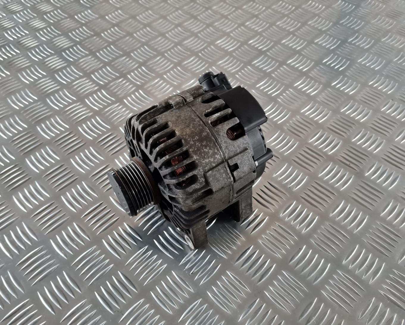 Ģenerators priekš CITROEN C8 2005