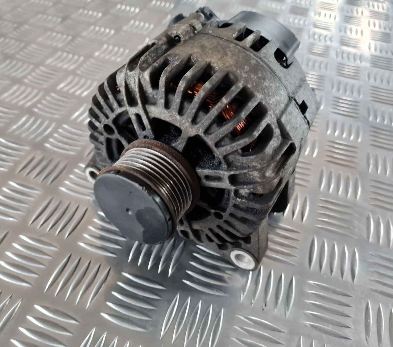 Ģenerators priekš CITROEN C8 2005