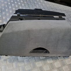 Mantu glabāšanas nodalījums pasažiera pusē priekš CITROEN C8 2005