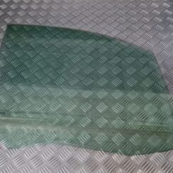 Priekšējo labo durvju stikls priekš CITROEN C8 2005