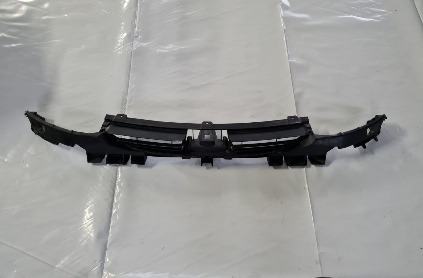 Radiatoru augšēja uzlika priekš CITROEN C8 2005