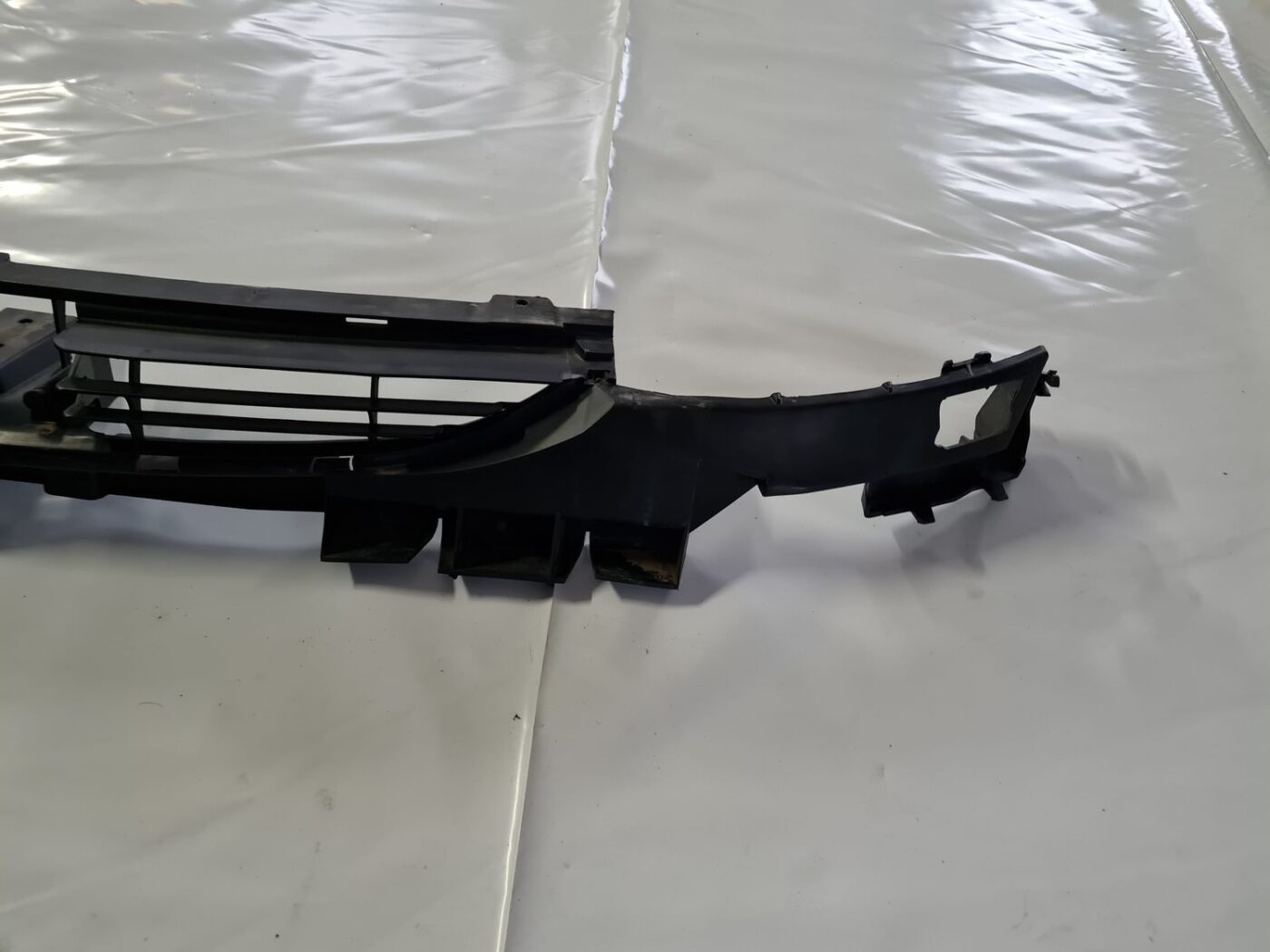 Radiatoru augšēja uzlika priekš CITROEN C8 2005