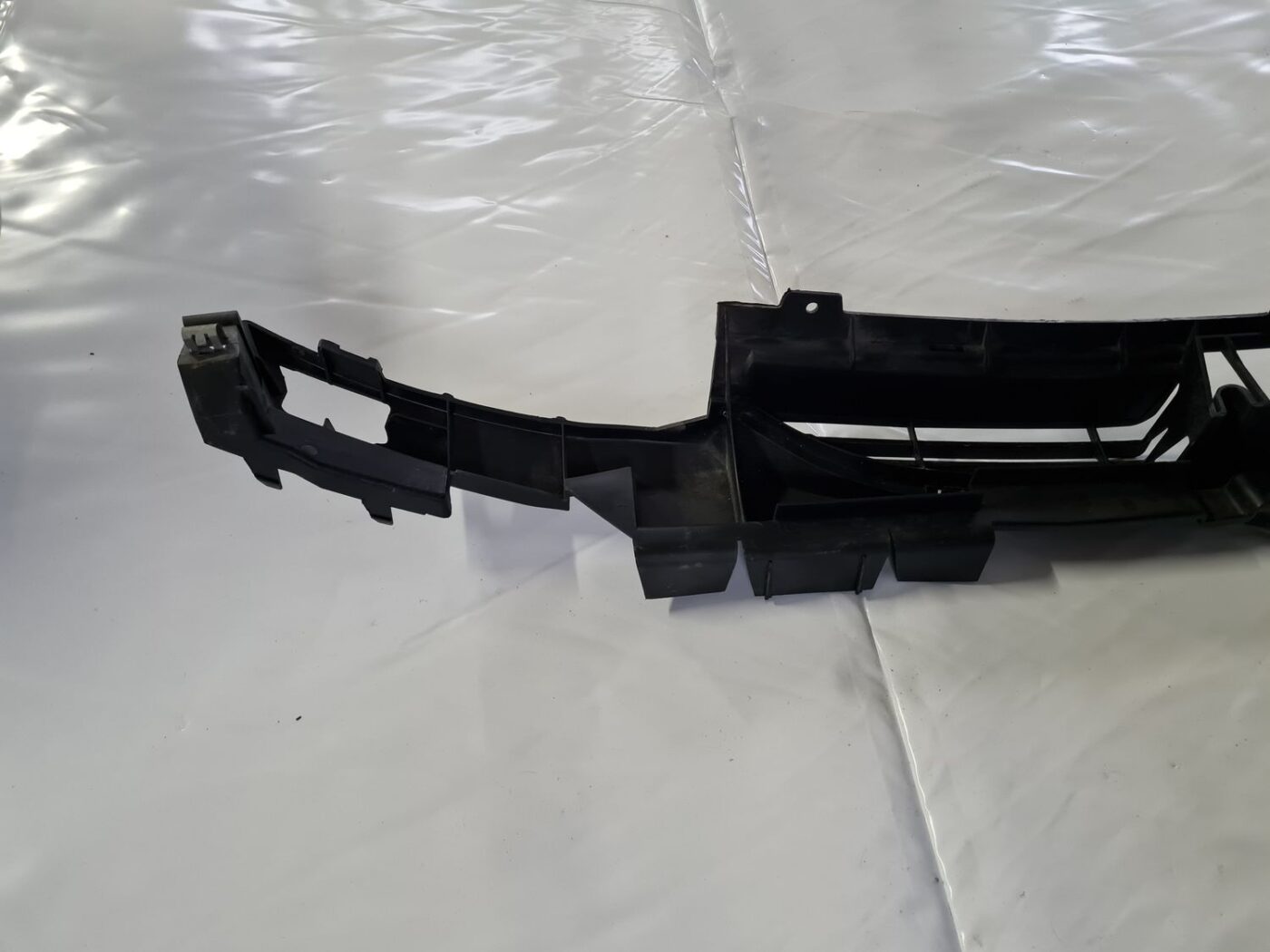 Radiatoru augšēja uzlika priekš CITROEN C8 2005