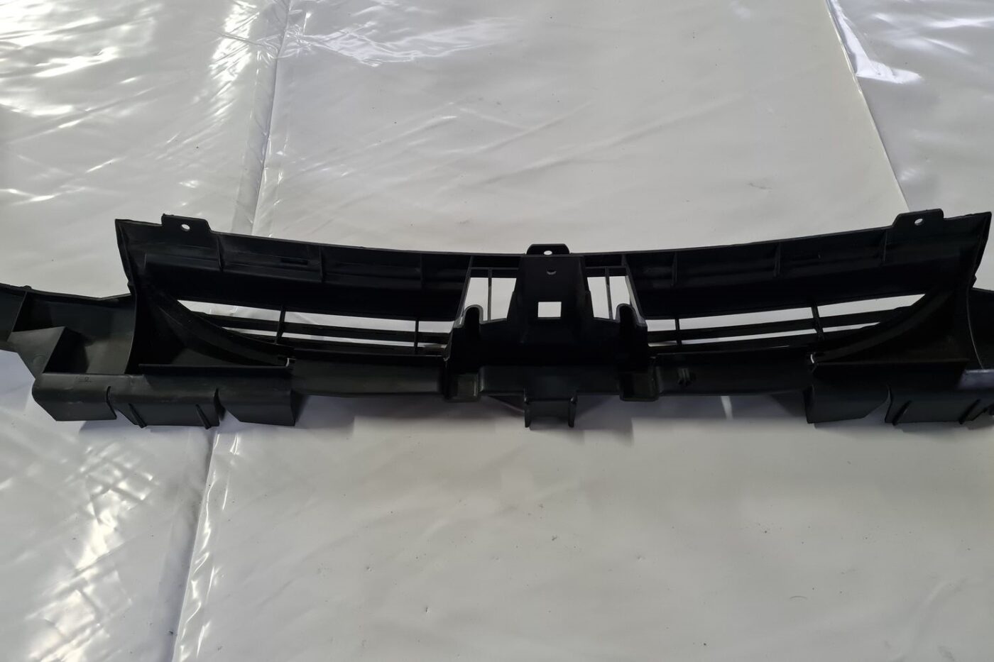 Radiatoru augšēja uzlika priekš CITROEN C8 2005