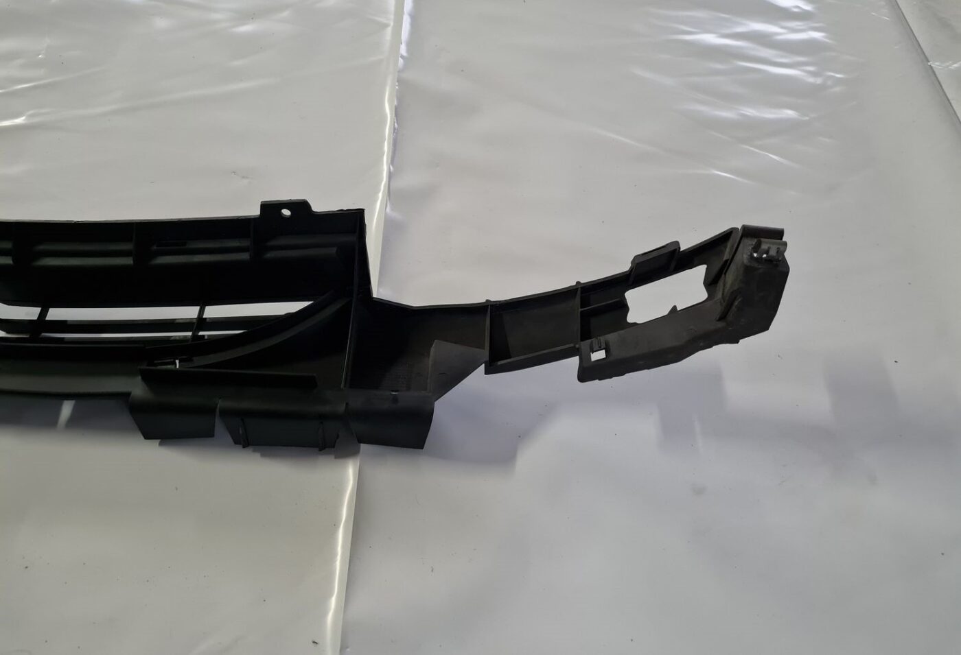 Radiatoru augšēja uzlika priekš CITROEN C8 2005