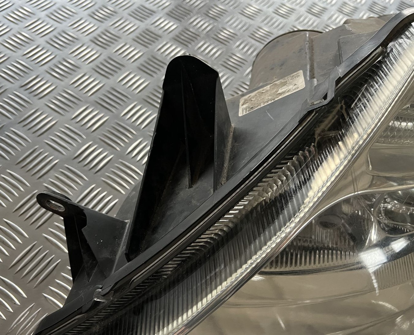 Priekšējais kreisais lukturis priekš CITROEN C8 2005